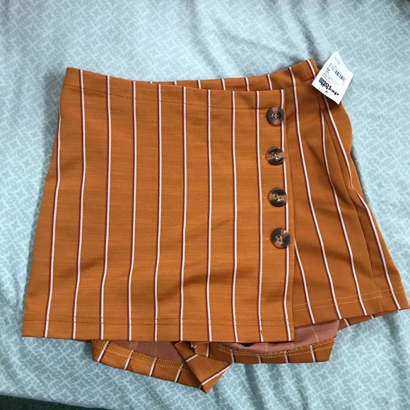 Charlotte Russe Pants - Striped skort